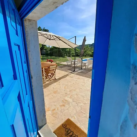 Villa Laura - Away From *